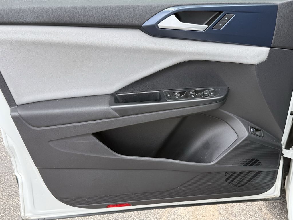 2022 Volkswagen Taos 1.5T SE  at DeMontrond Auto Country