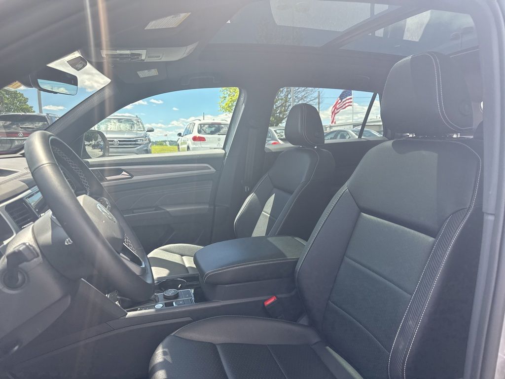 2023 Volkswagen Atlas Cross Sport 2.0T SE w/Technology Silver at Subaru and VW of Moon Township