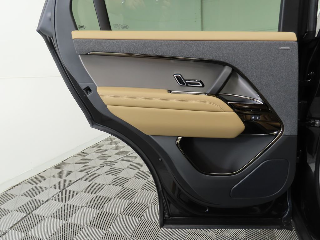 2025 Land Rover Range Rover Sport SE 28