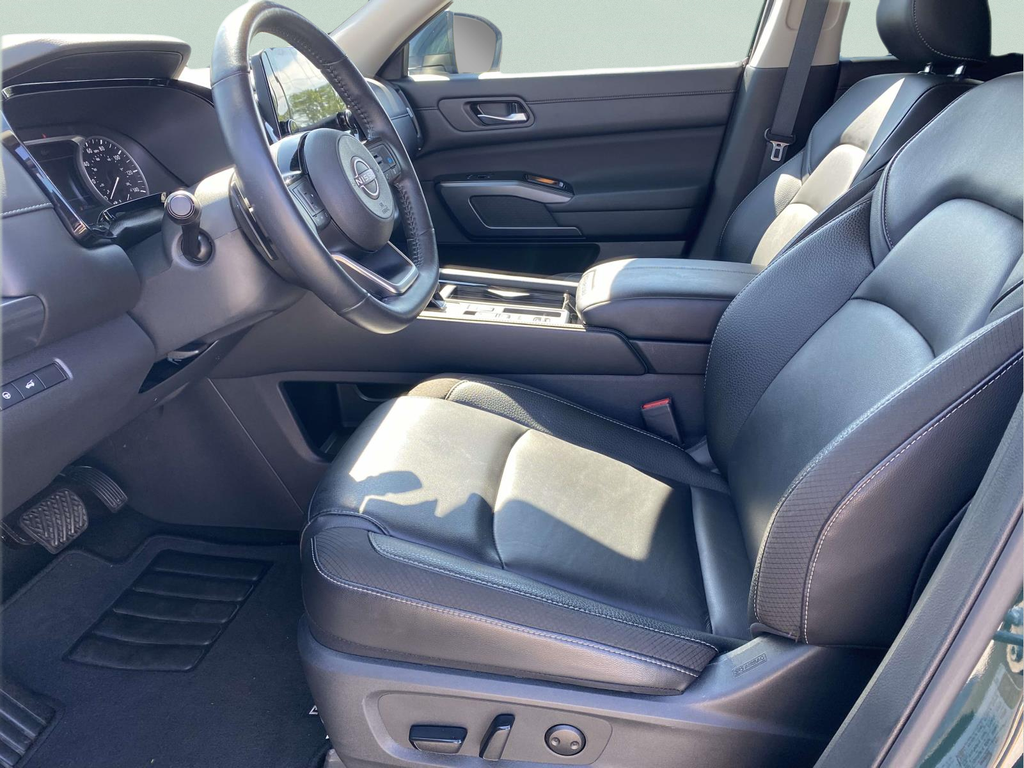 Used 2025 Nissan Pathfinder SUV