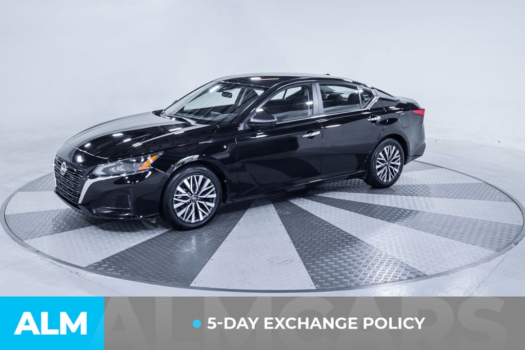 Used 2025 Black Nissan 2.5 SV image 3
