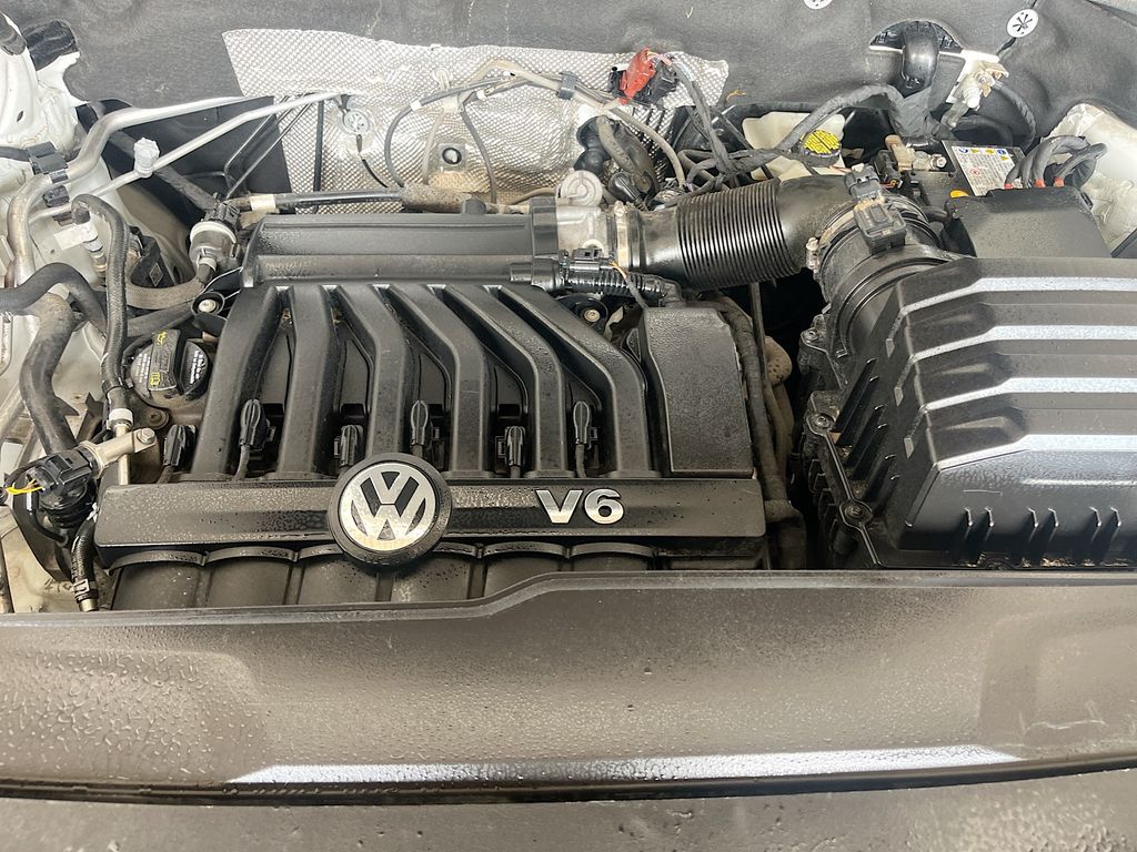 2021 Volkswagen Atlas Cross Sport 3.6L V6 SE w/Technology R-Line White at Big Star Buick GMC