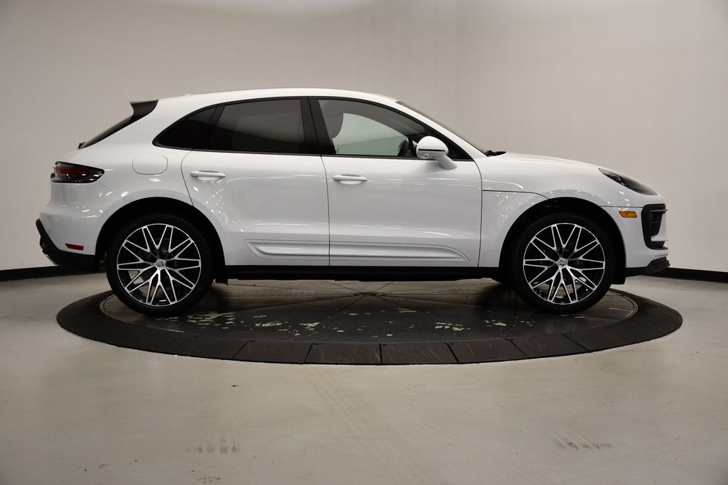 Thumbnail: 2025 Porsche Macan - 6