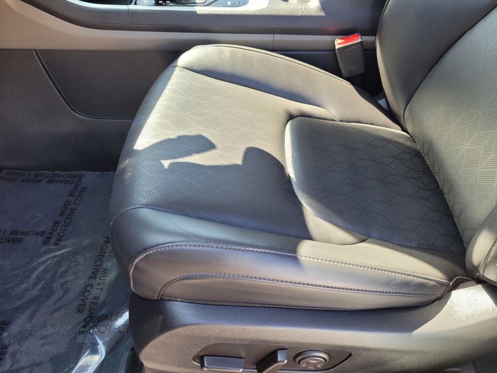 Used 2025 Blue Kia LXS image 18