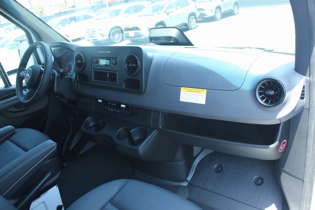 Thumbnail: 2025 Mercedes-Benz Sprinter - 5