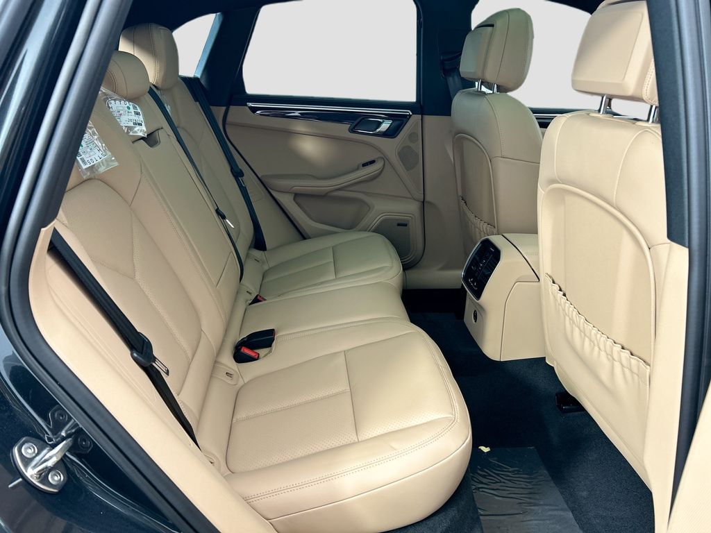 Thumbnail: 2026 Porsche Macan - 23