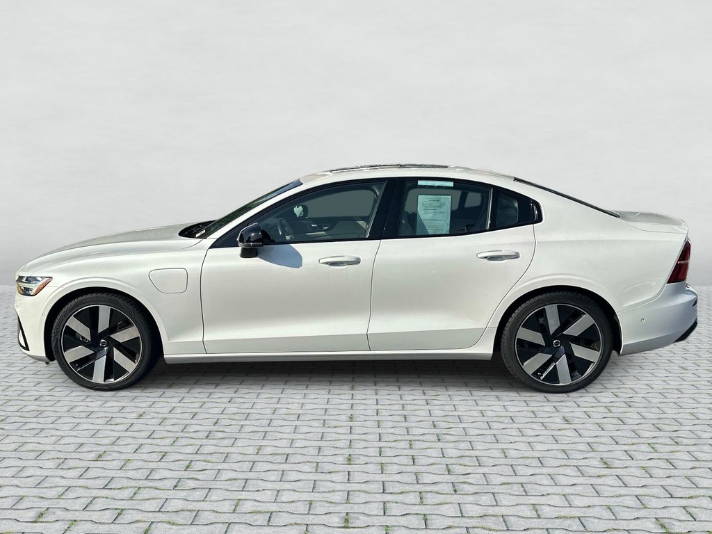 Thumbnail: 2024 Volvo S60 - 8