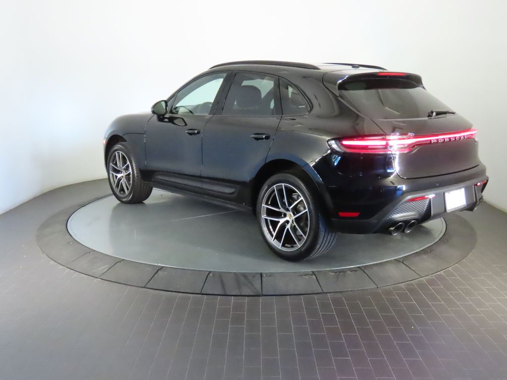 Thumbnail: 2026 Porsche Macan - 3