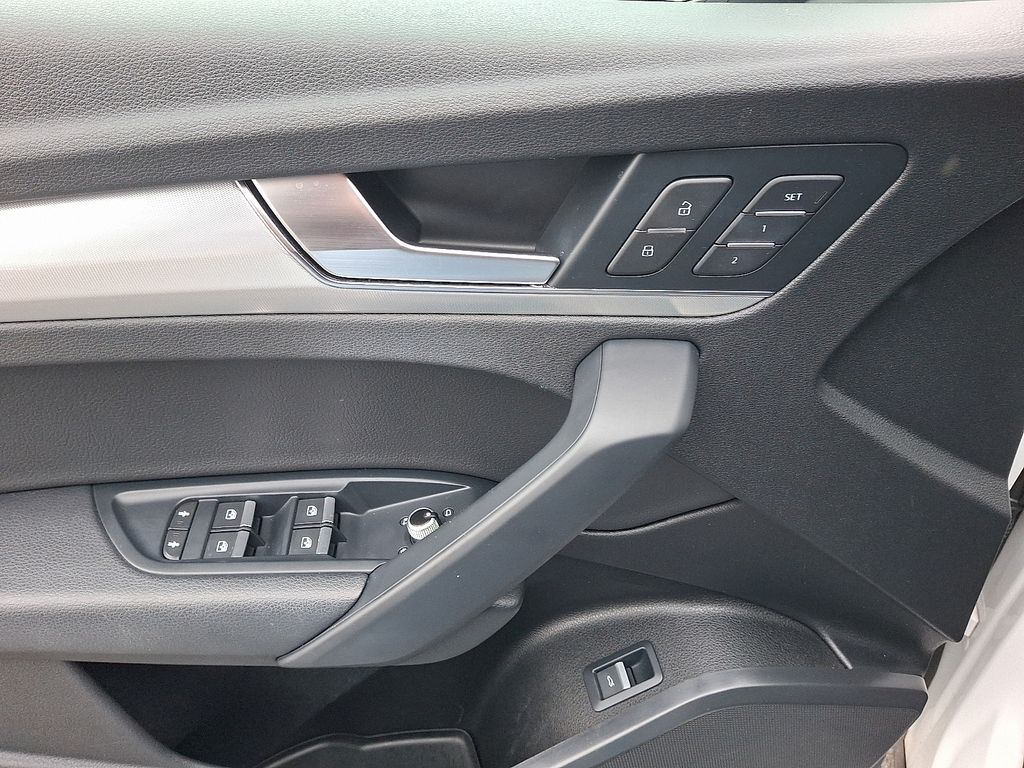 Thumbnail: 2020 Audi Q5 - 12