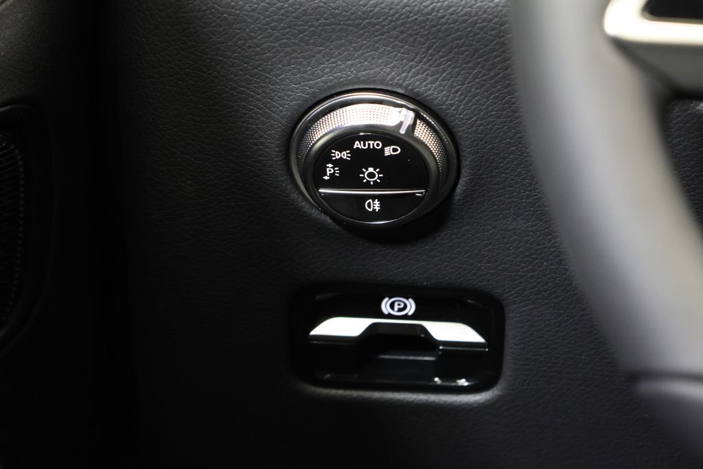 Thumbnail: 2026 Mercedes-Benz GLC - 21