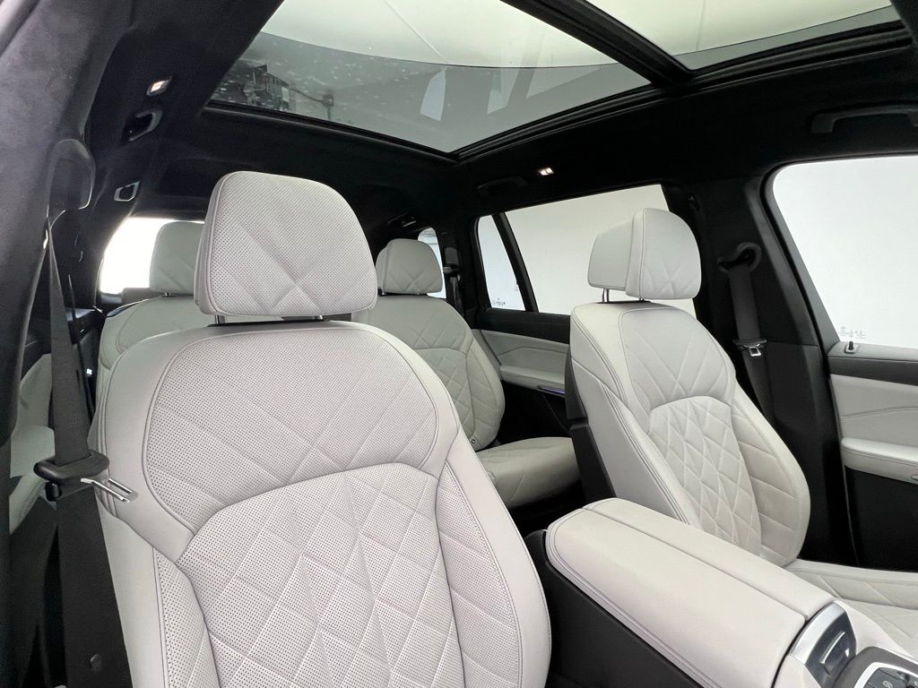 Thumbnail: 2023 BMW X7 - 7