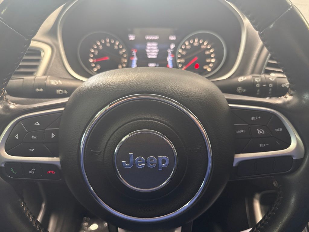 Used 2018 Gray Jeep Latitude image 19