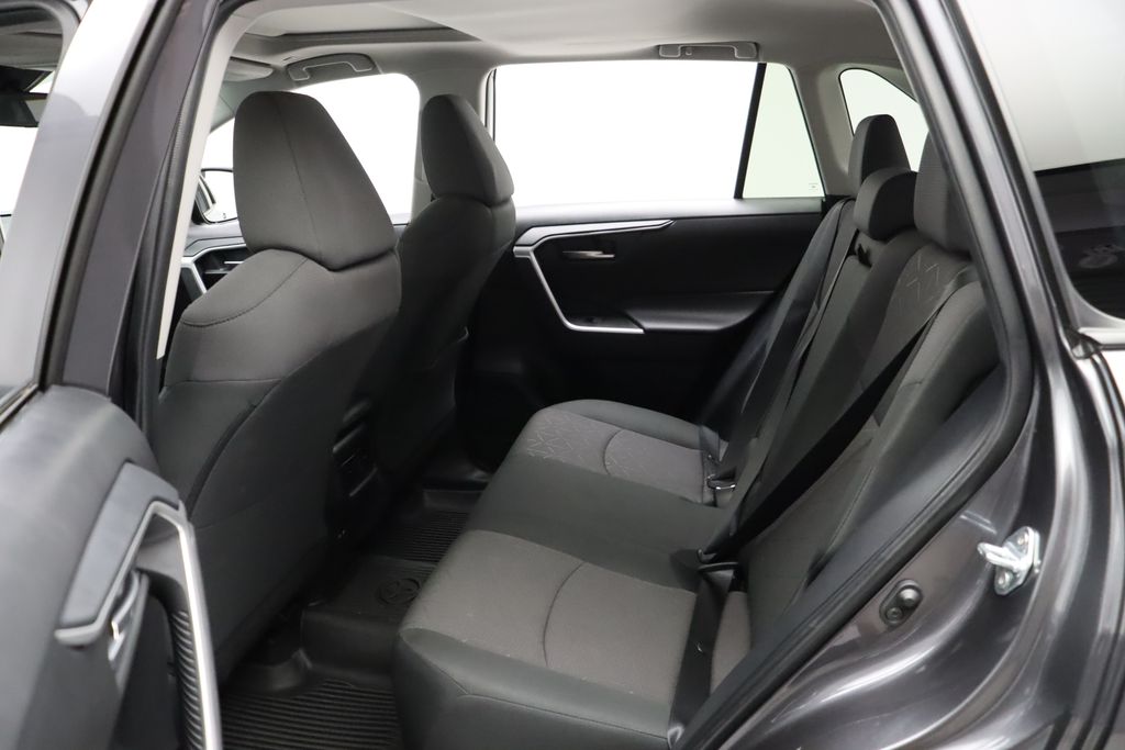 2024 Toyota RAV4 XLE 19