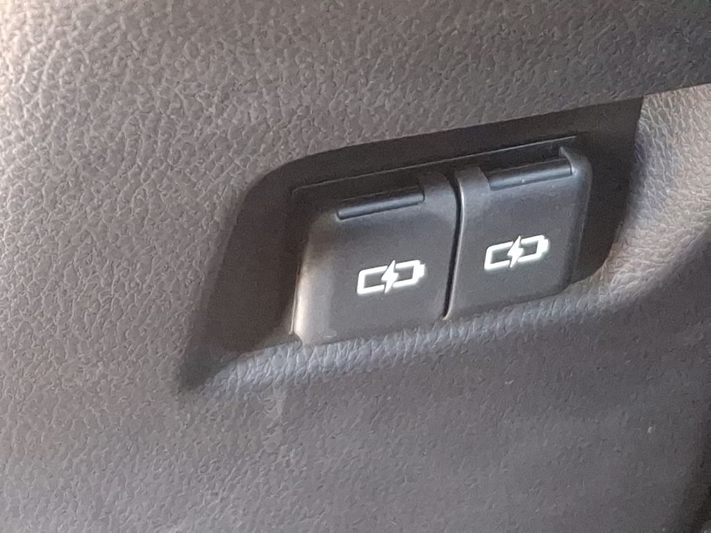 2022 Toyota RAV4 XLE Premium 11