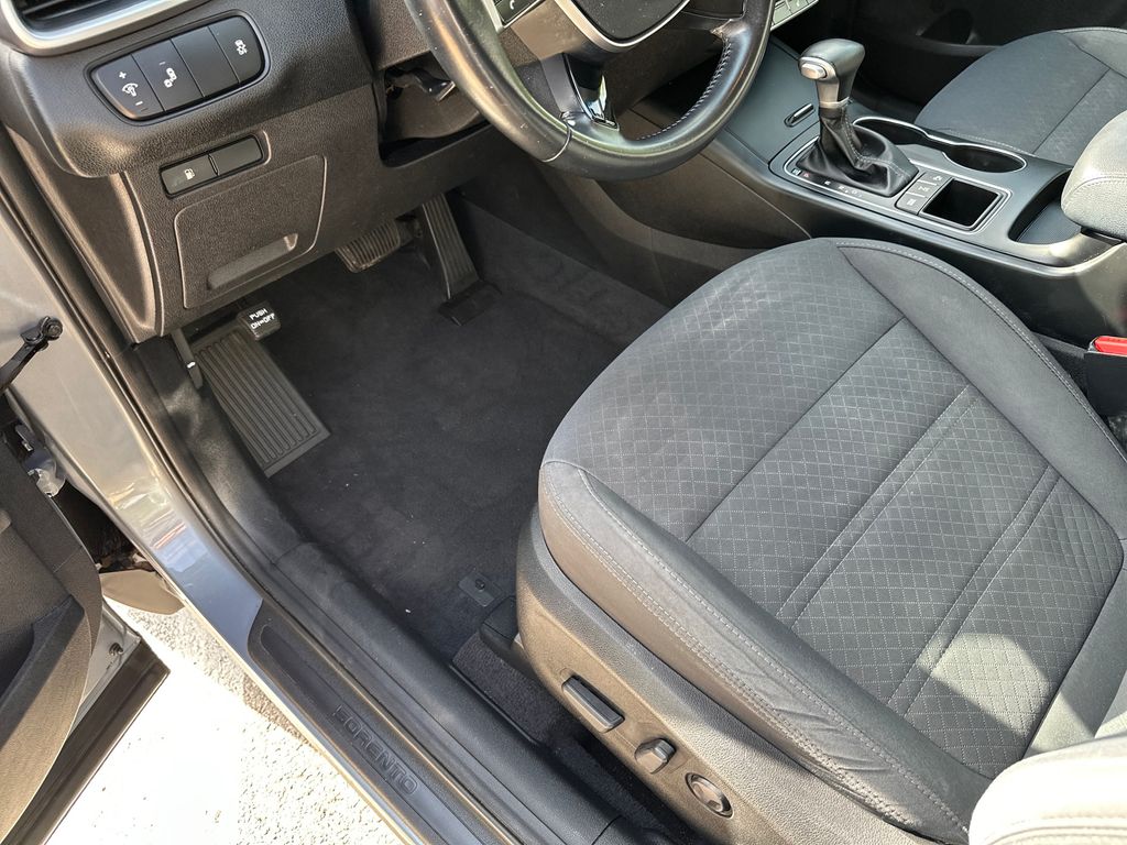 Used 2020 Silver Kia S image 20
