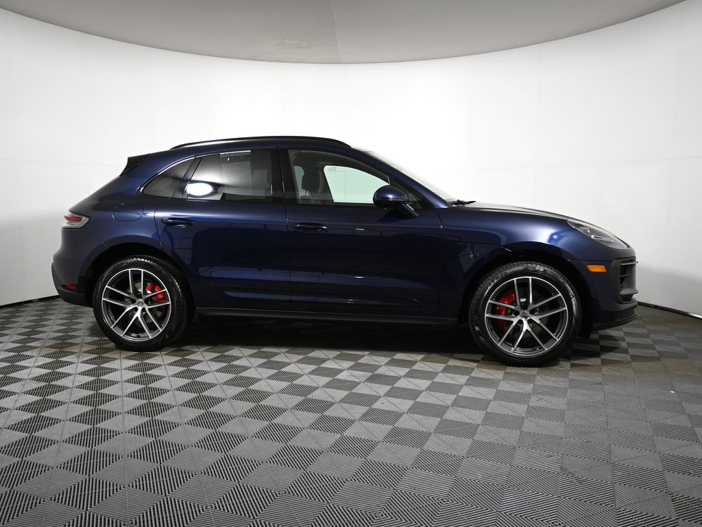 Thumbnail: 2022 Porsche Macan - 8