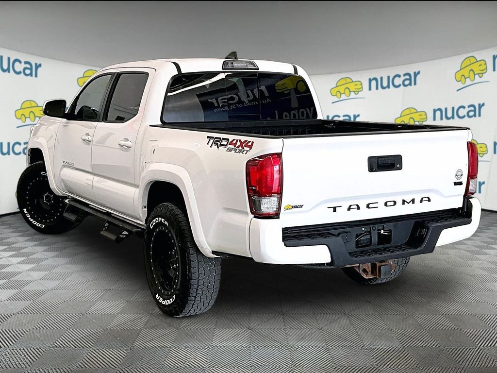 2017 Toyota Tacoma — photo 4