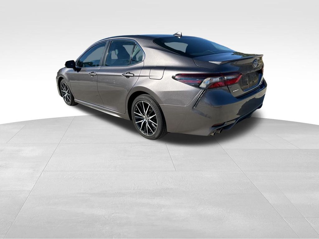 2022 Toyota Camry Hybrid SE 7