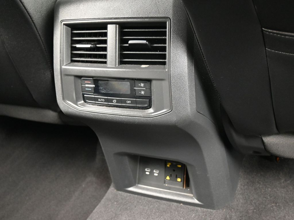 Used 2021 Gray Volkswagen 3.6L V6 SE w/Technology image 40