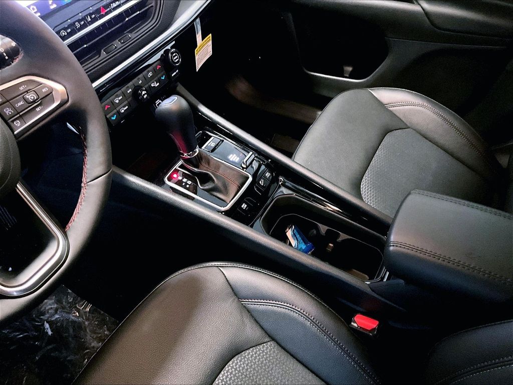 2026 Jeep Compass — photo 14