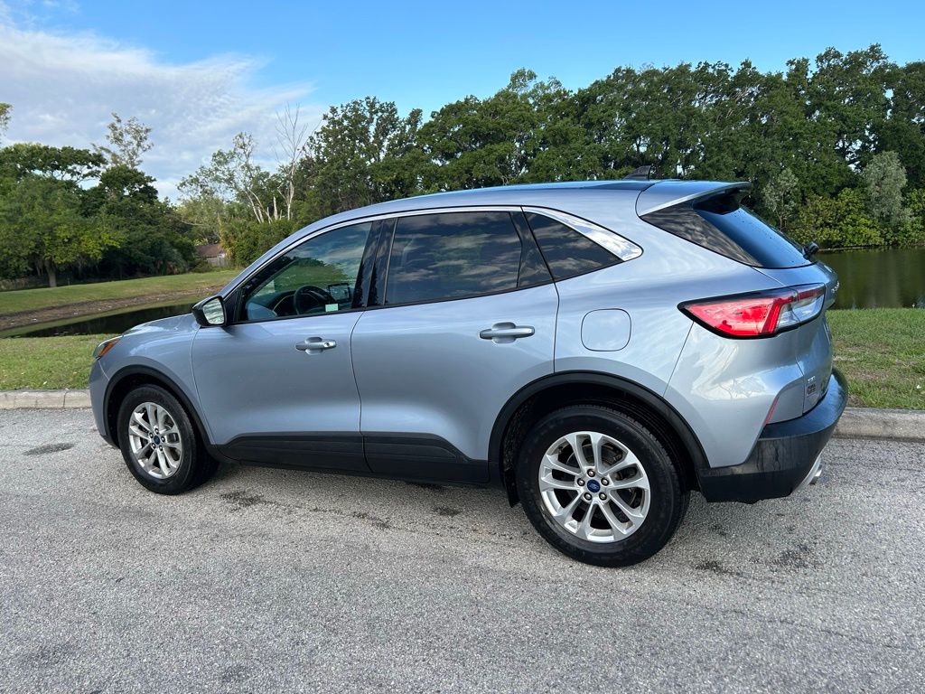 Thumbnail: 2022 Ford Escape - 4