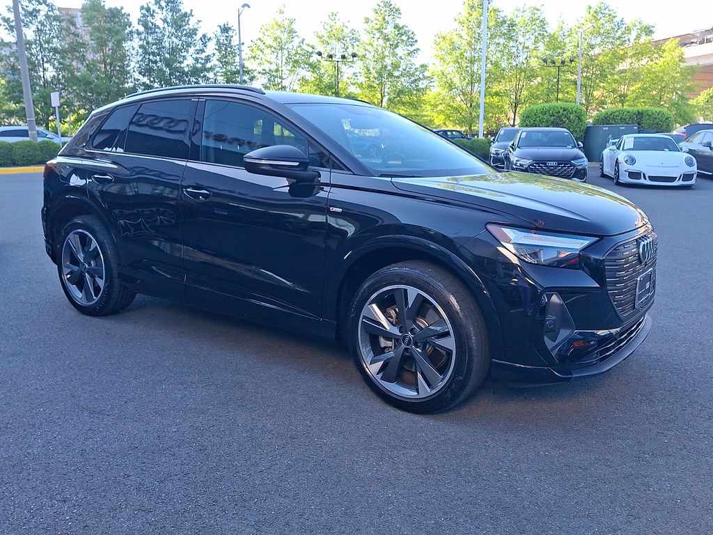 Thumbnail: 2023 Audi Q4 e-tron - 3
