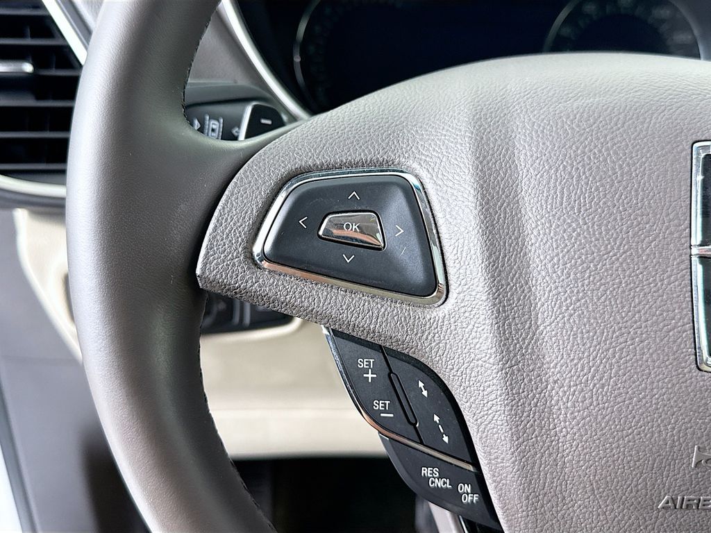 Thumbnail: 2017 Lincoln MKX - 11