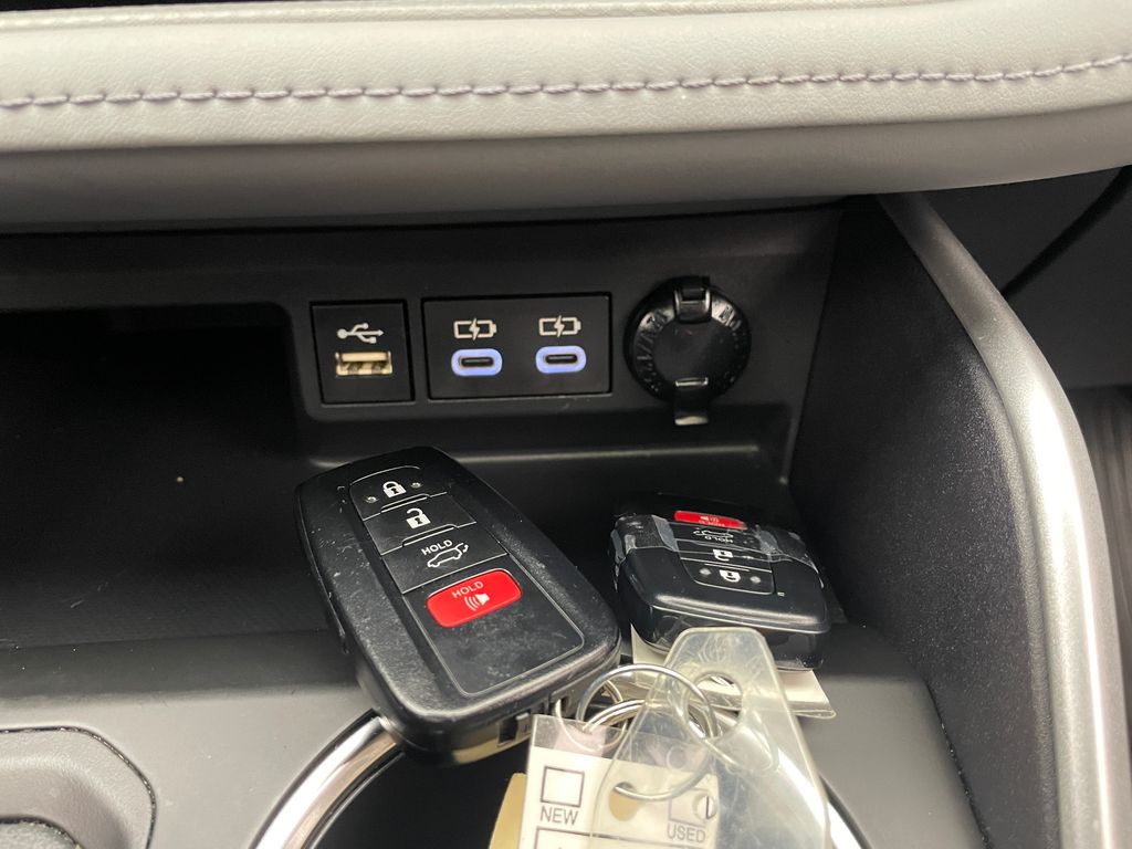 Thumbnail: 2023 Toyota Highlander - 28