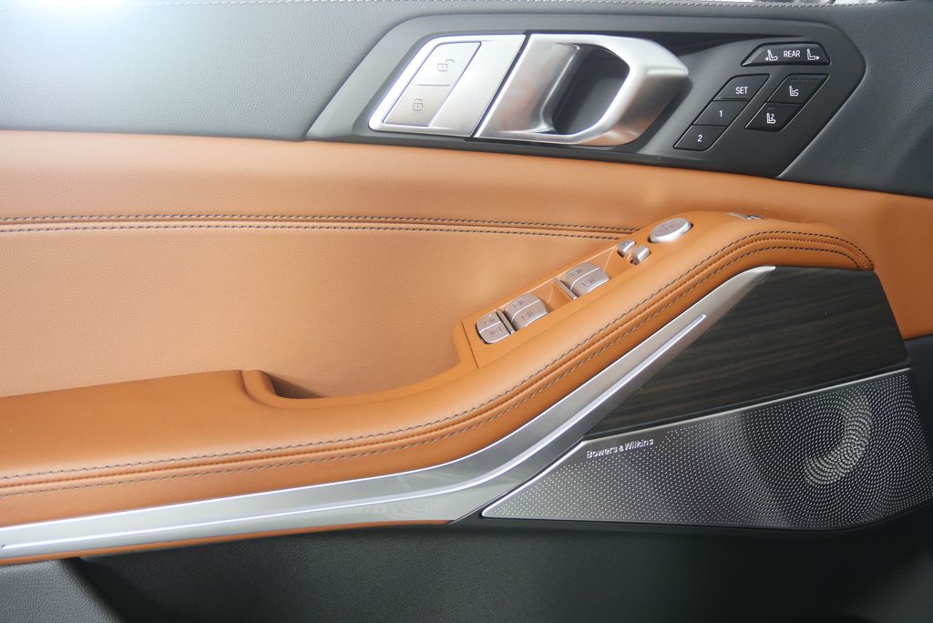 Thumbnail: 2026 BMW X7 - 8