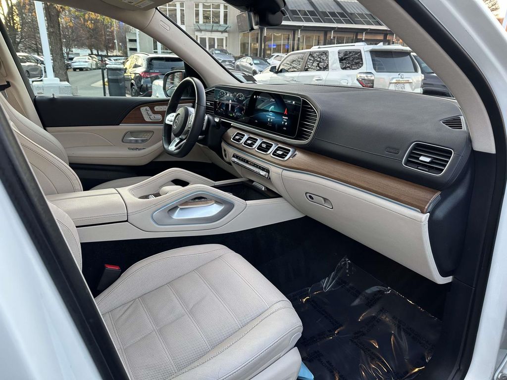 Thumbnail: 2023 Mercedes-Benz GLS - 21