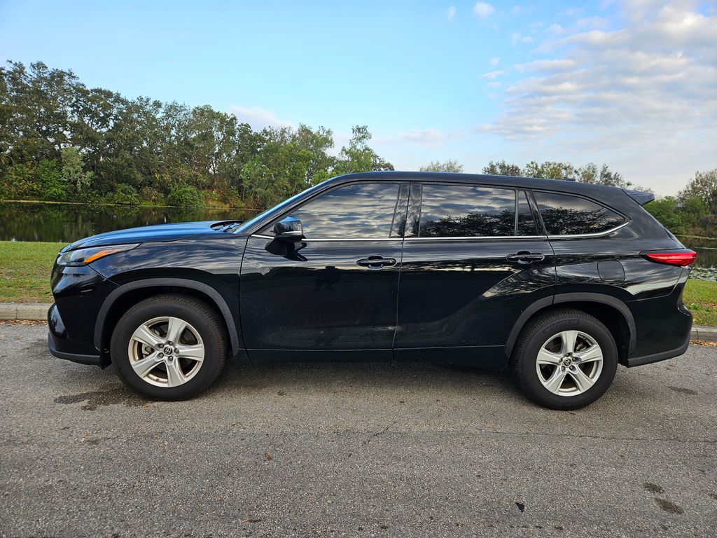 2022 Toyota Highlander LE 2