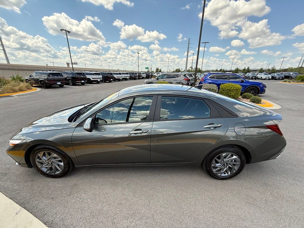 Thumbnail: 2024 Hyundai Elantra - 6