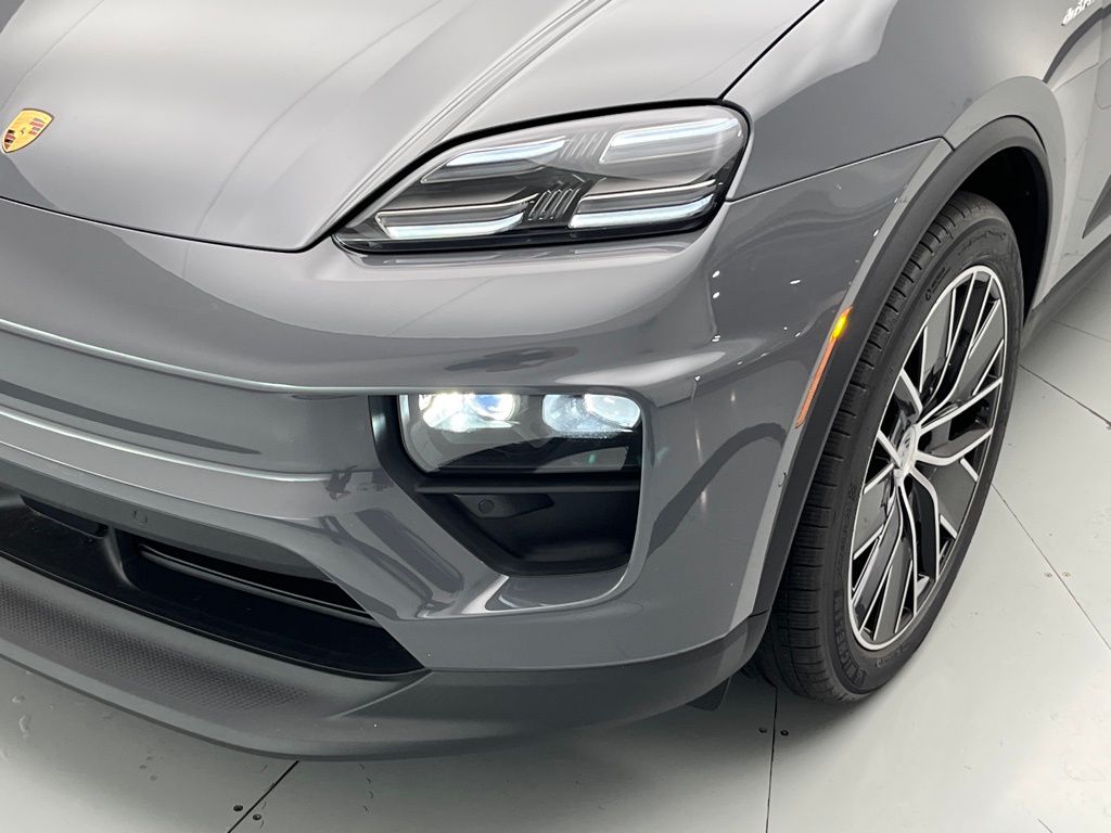 Thumbnail: 2025 Porsche Macan - 32