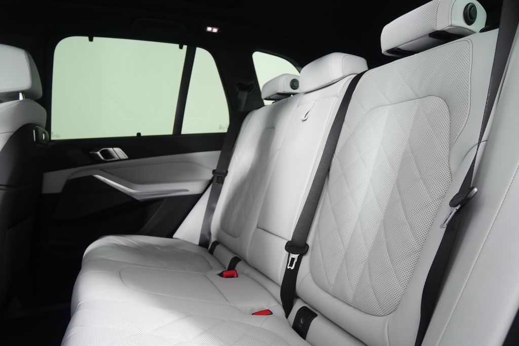 Thumbnail: 2026 BMW X5 - 15