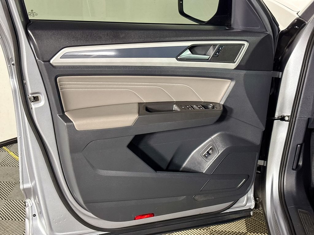 2023 Volkswagen Atlas Cross Sport 3.6L V6 SEL R-Line