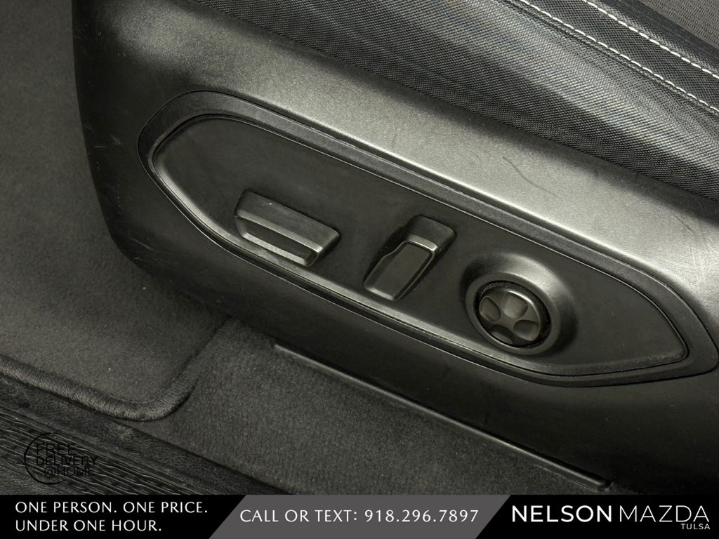 Used 2023 Red Jeep Laredo image 19