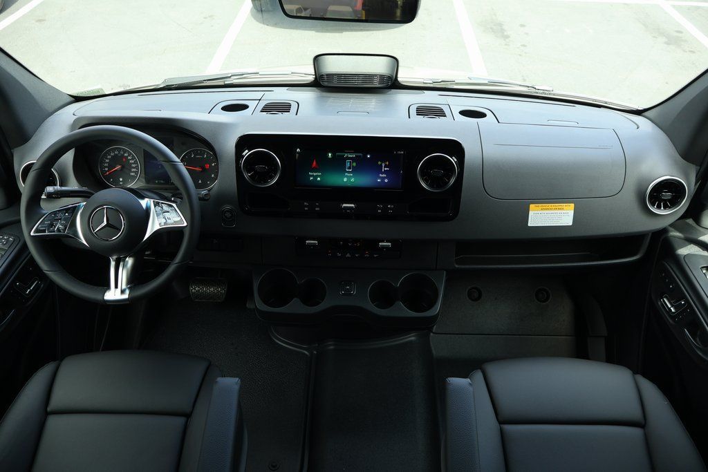 Thumbnail: 2026 Mercedes-Benz Sprinter - 4