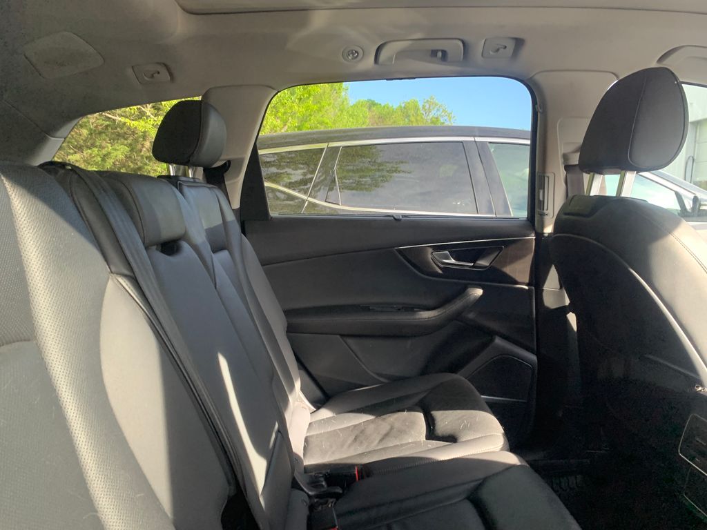 Thumbnail: 2023 Audi Q7 - 11