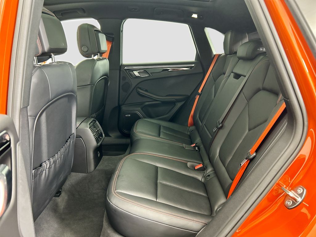 Thumbnail: 2025 Porsche Macan - 19