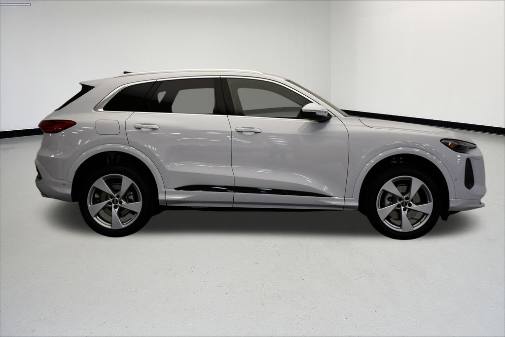 Thumbnail: 2025 Audi Q5 - 6