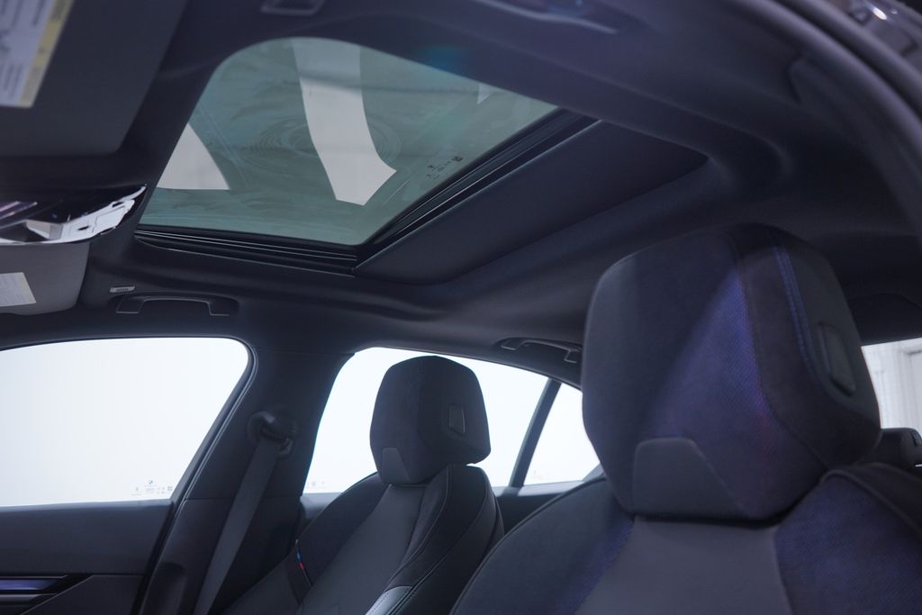 2025 BMW i5 eDrive40 8