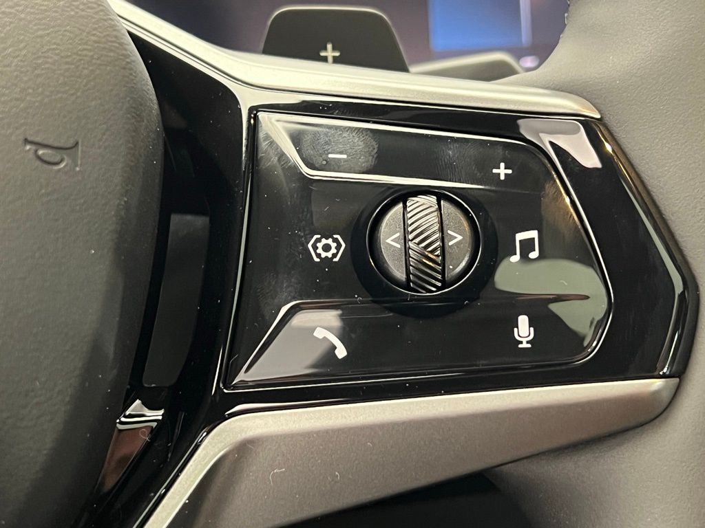 Thumbnail: 2026 BMW 5 Series - 17