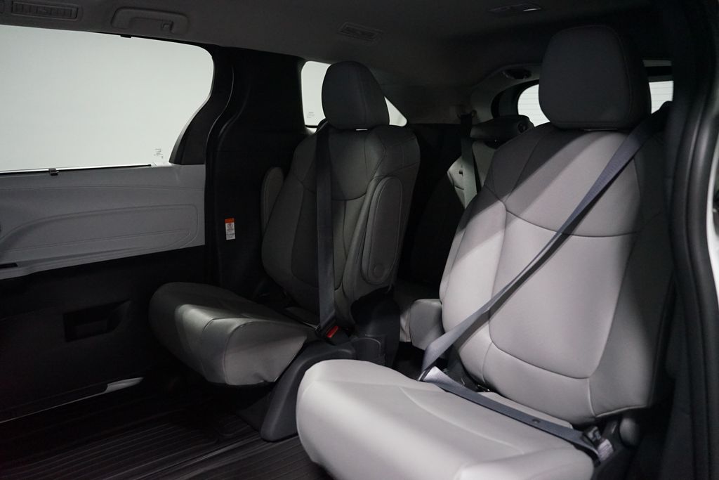 Thumbnail: 2025 Toyota Sienna - 14