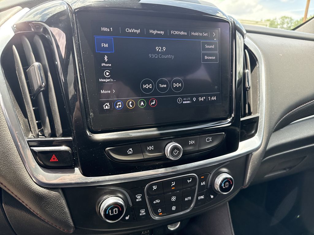 2023 Chevrolet Traverse RS White at Community Kia