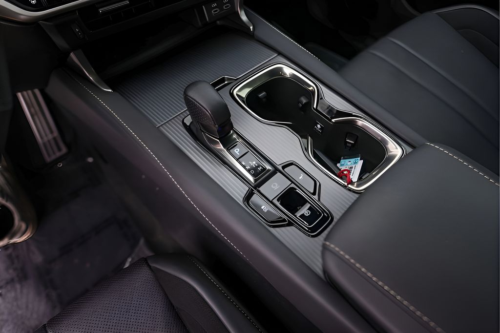 Used 2024 White Lexus 500h F SPORT Performance image 23