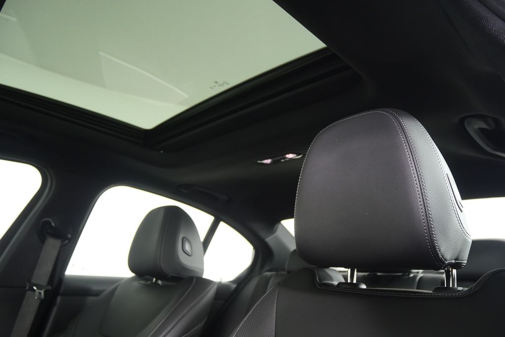 Thumbnail: 2025 BMW 3 Series - 12