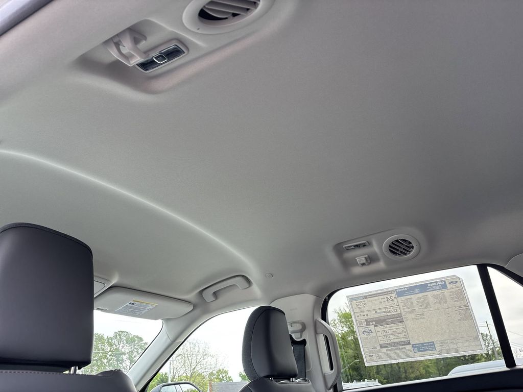 New 2026 Star White Metallic Tri-Coat Ford Active image 16