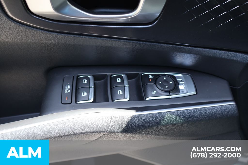 Used 2025 Black Kia S image 11