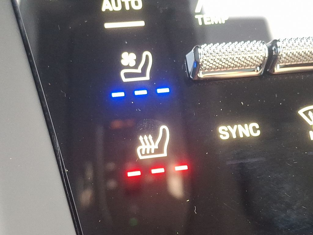 Thumbnail: 2026 Porsche Macan - 23