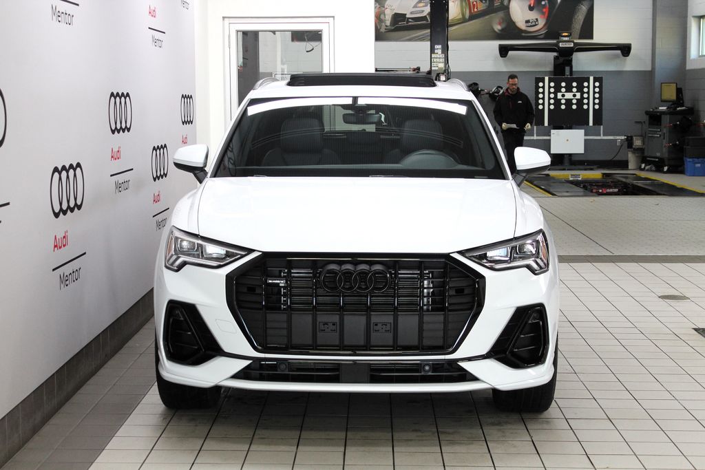 Thumbnail: 2023 Audi Q3 - 9